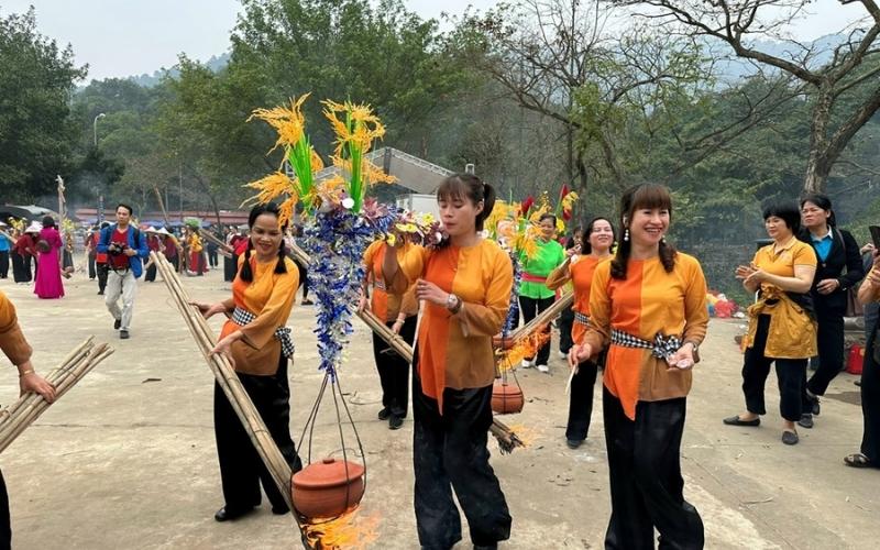 Hội thi nấu cơm tại lễ hội Đền Gióng